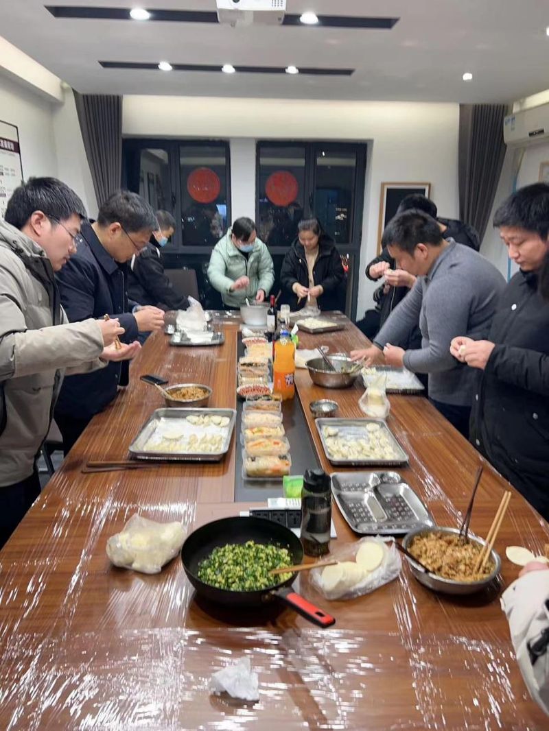 通達(dá)軟件公司組織開(kāi)展“情暖冬至，餃香飄逸”冬至包餃子活動(dòng)